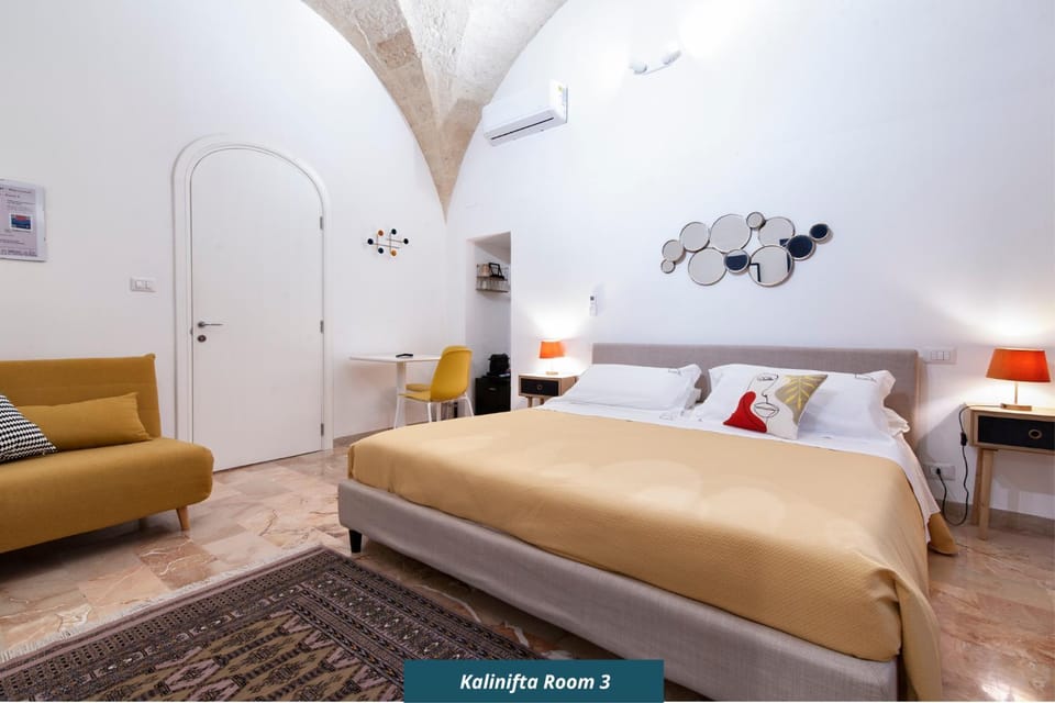 Photo of the whole room, Seating area, Bedroom