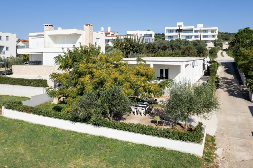Property building, Garden