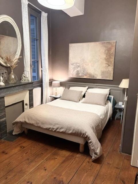 Charme à Bordeaux - Centre historique - Calme Apartment in Bordeaux
