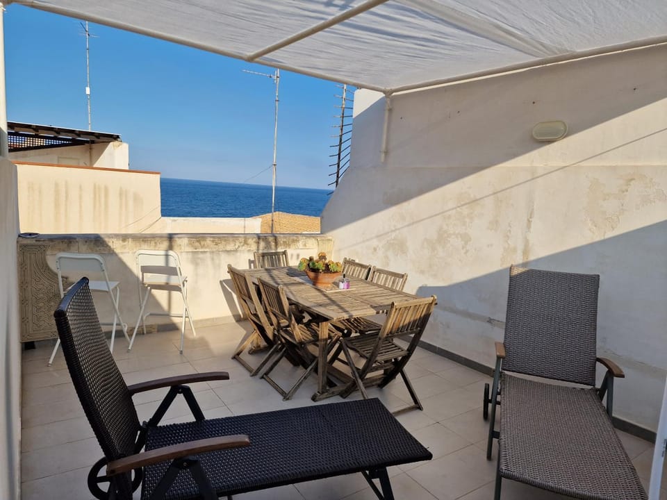Balcony/Terrace, Seating area, Dining area, Sea view