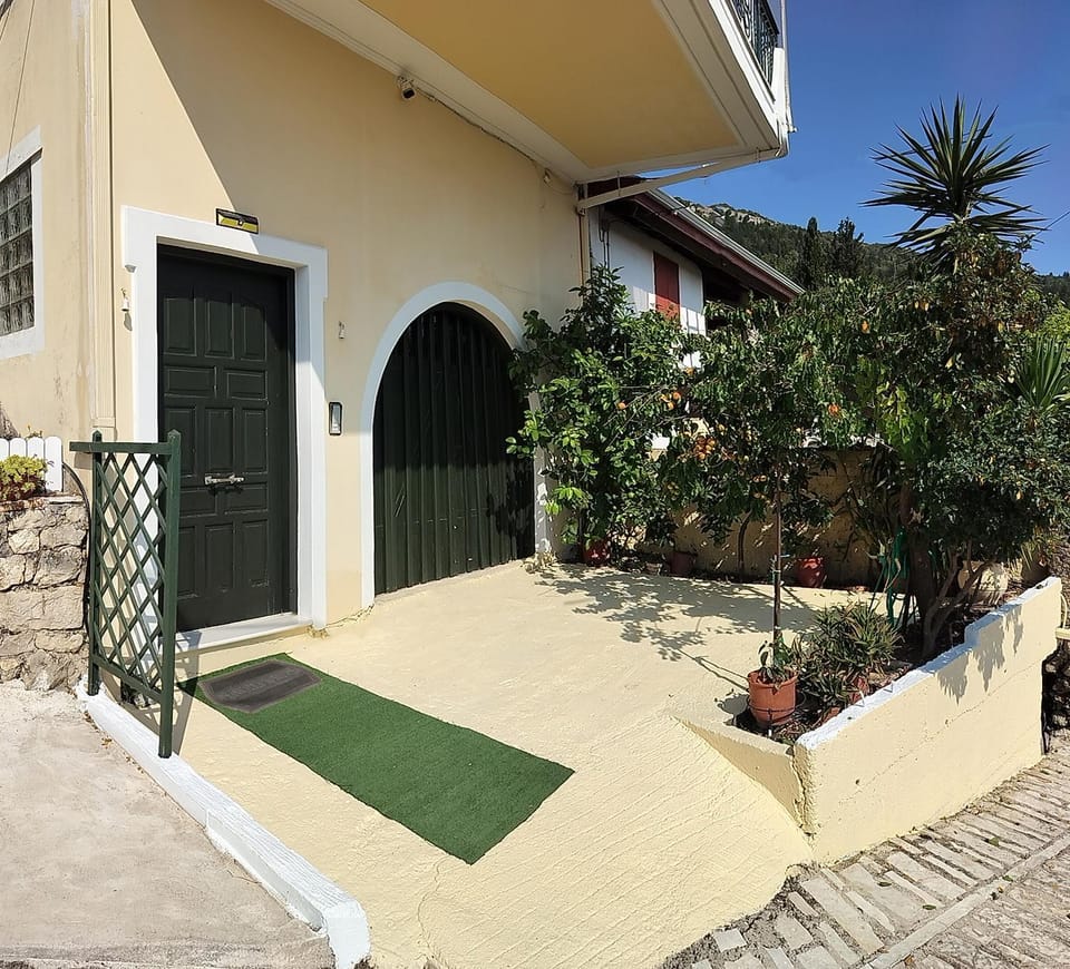 Property building, Facade/entrance, Garden