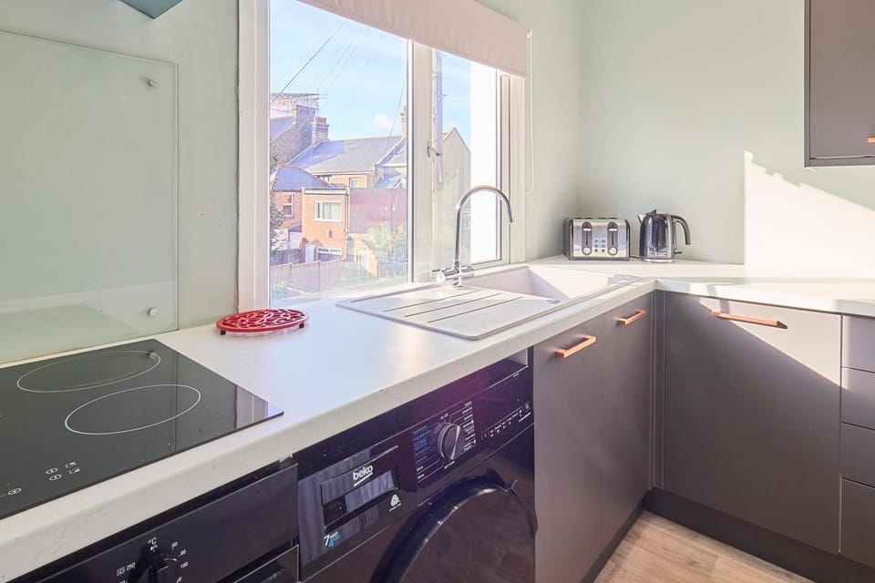 Kitchen or kitchenette, pet friendly, stove