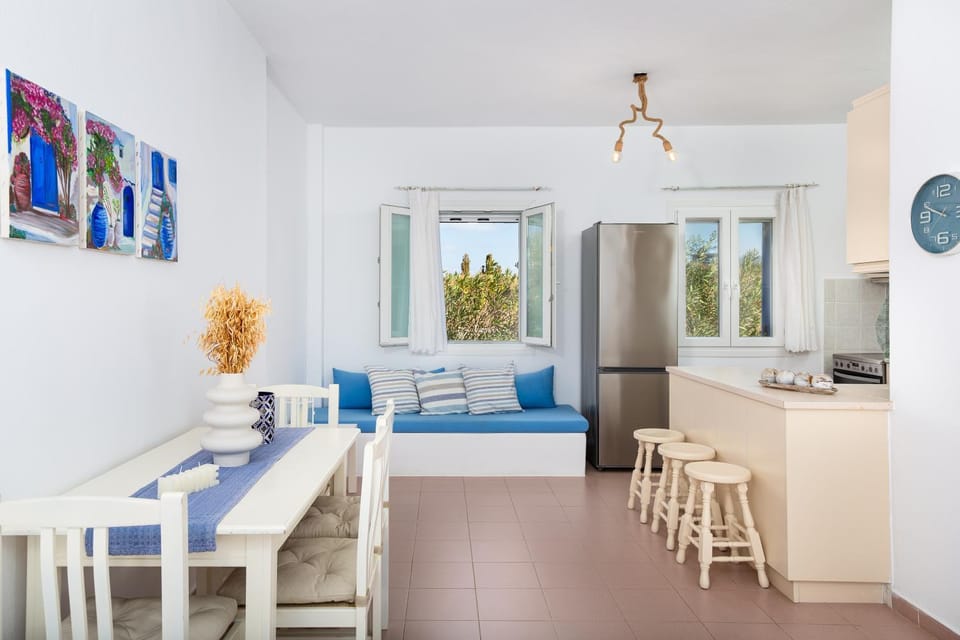Natural landscape, View (from property/room), Seating area, Dining area