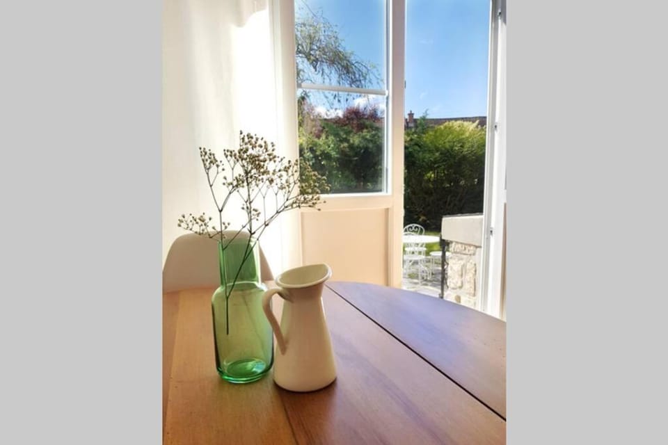 View (from property/room), Balcony/Terrace, Dining area