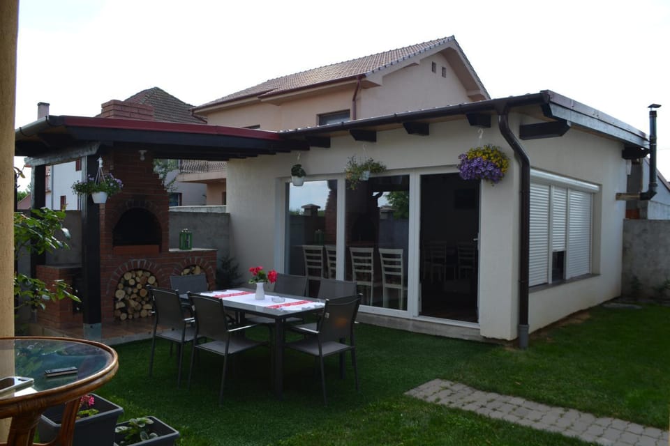 Garden, Dining area