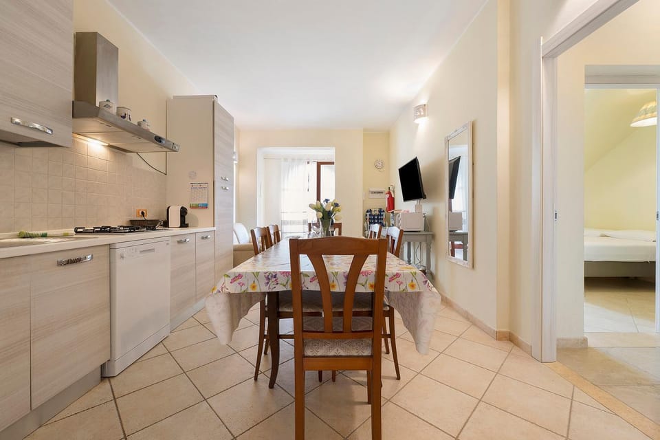 Property building, Kitchen or kitchenette, Living room