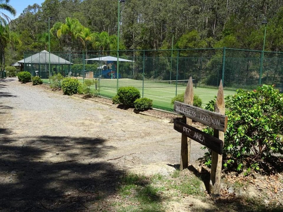 Tennis court, Tennis court