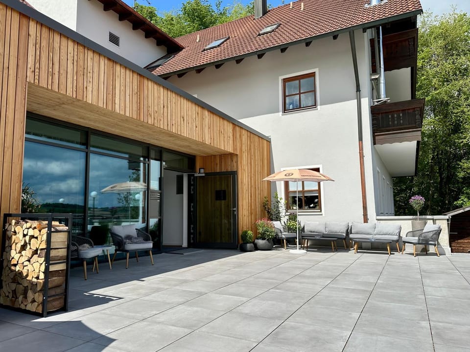 Property building, Facade/entrance, Lobby or reception