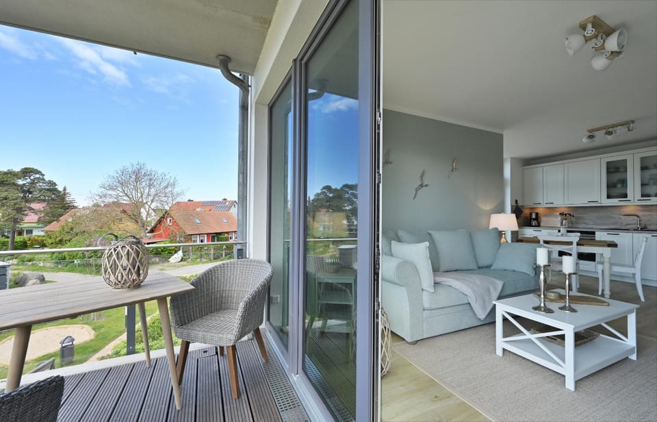 Waveside Apartment in Glowe