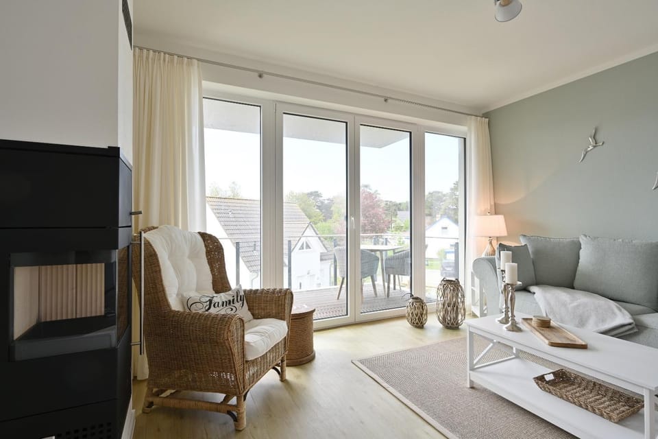Waveside Apartment in Glowe