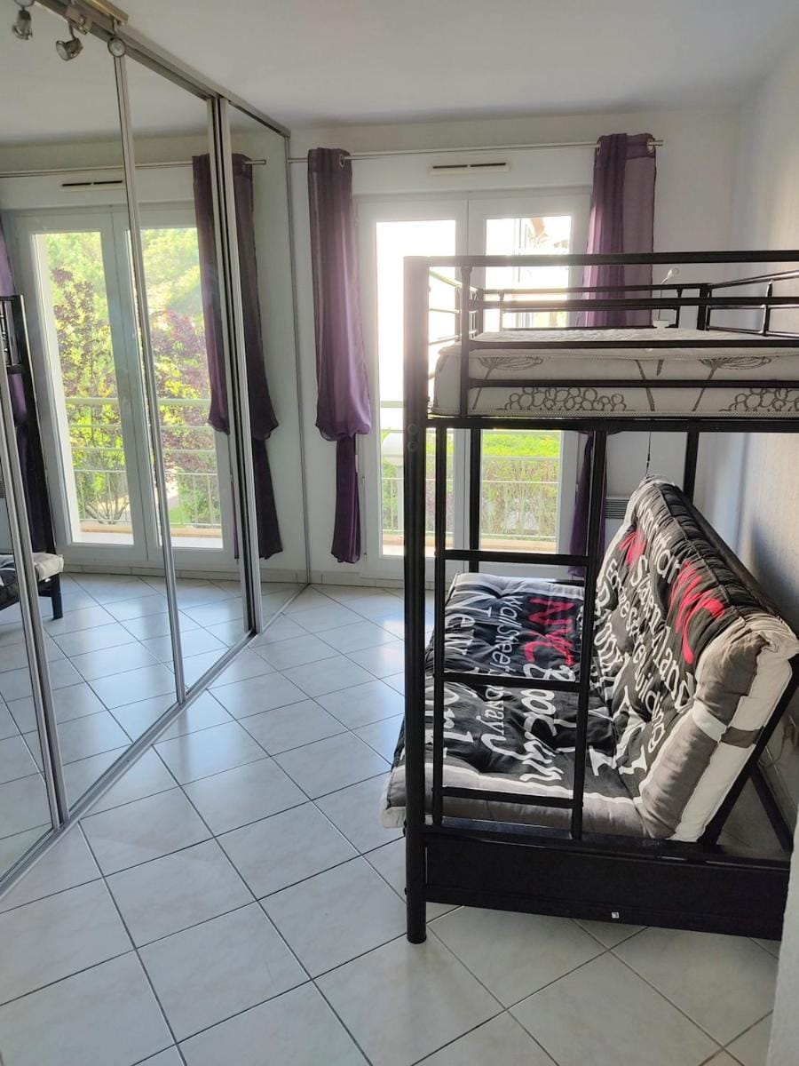 résidence avec piscine Apartment in Saint-Raphael