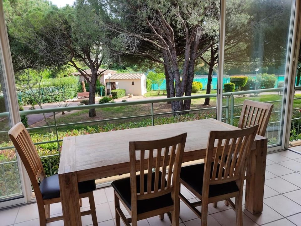 résidence avec piscine Apartment in Saint-Raphael