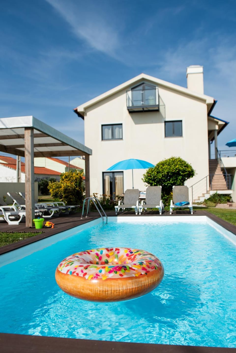 Property building, Garden, Garden view, Pool view, Swimming pool, sunbed