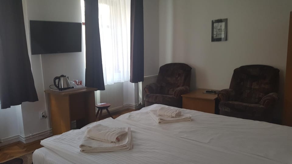 Pensiunea Podul Minciunilor Bed and Breakfast in Sibiu