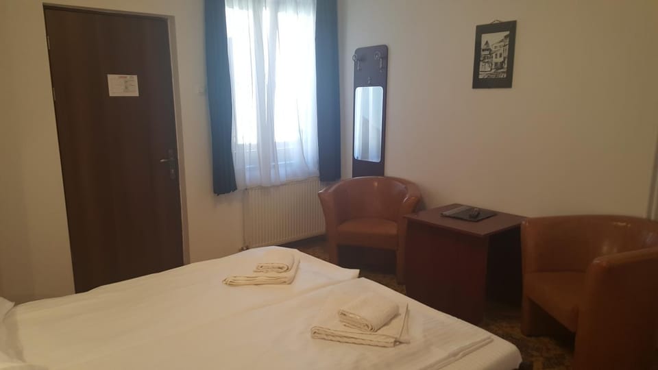 Pensiunea Podul Minciunilor Bed and Breakfast in Sibiu