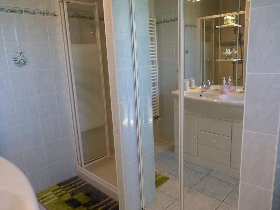 Bathroom, towels
