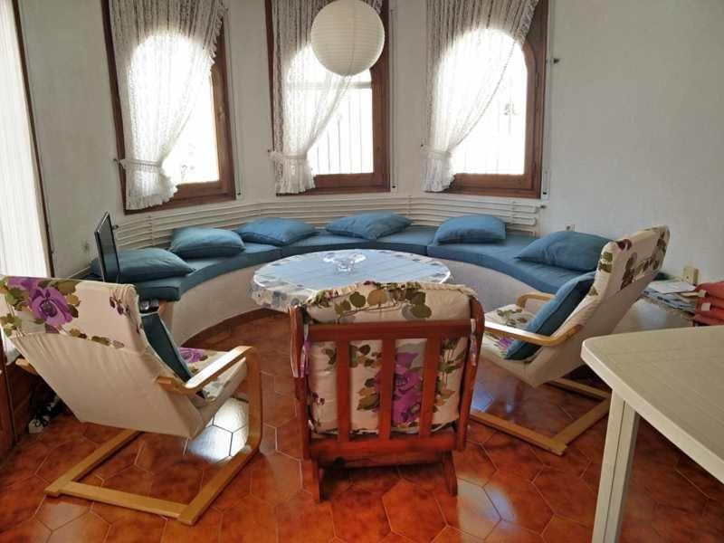 XALET AMB JARDI Villa in Alt Empordà