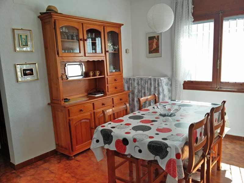 XALET AMB JARDI Villa in Alt Empordà