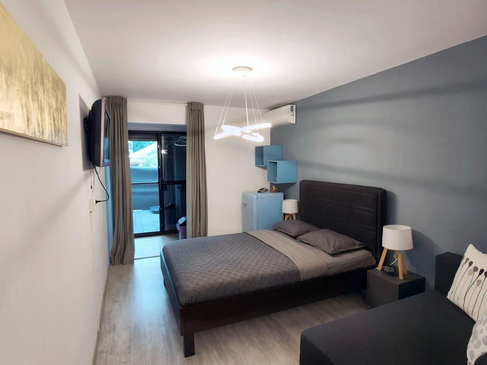 Bed, Bedroom, air conditioner