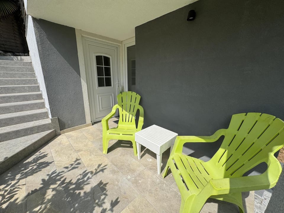 Patio, Day, Seating area