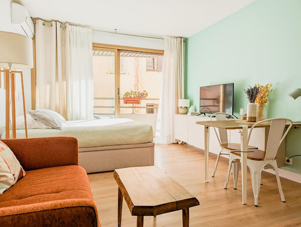 Communal lounge/ TV room, Living room, Bedroom
