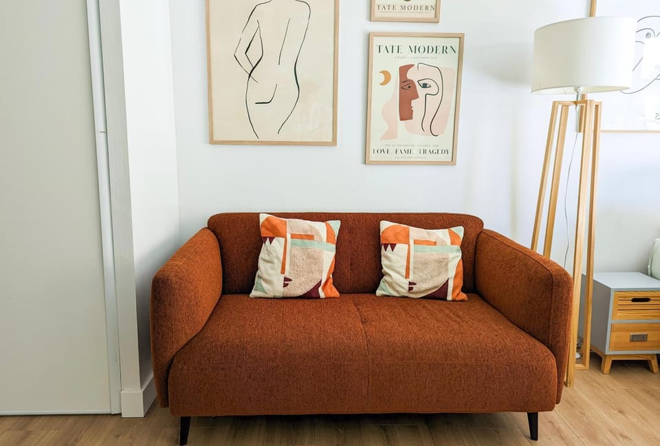 Living room, hair dresser