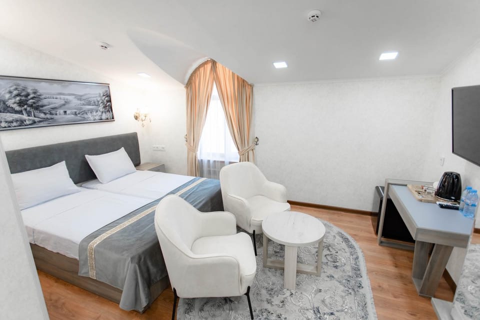 Photo of the whole room, Seating area, Bedroom