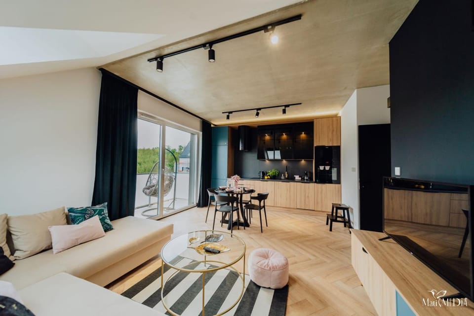 Kitchen or kitchenette, Living room, Seating area, Dining area