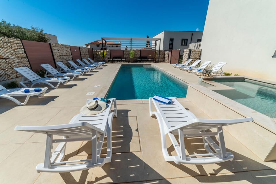 Swimming pool, Swimming pool