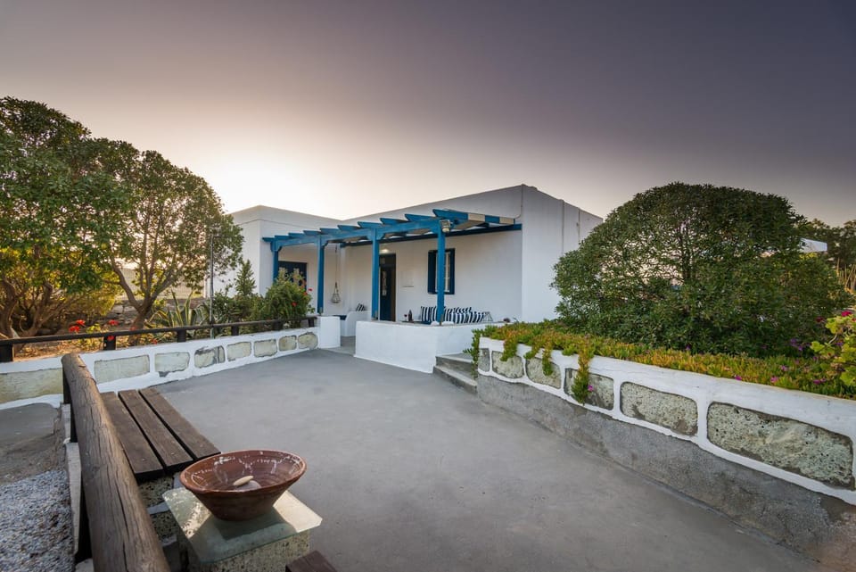 Villa Frakosykia House in Milos