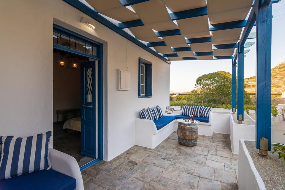 Villa Frakosykia House in Milos