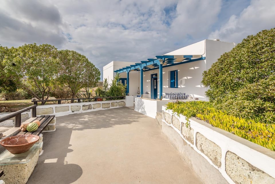 Villa Frakosykia House in Milos