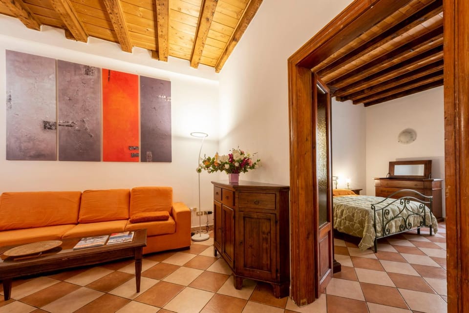 Living room, Photo of the whole room