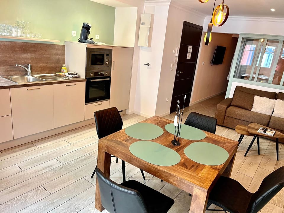 Kitchen or kitchenette, Living room, Dining area, minibar, pet friendly, stove