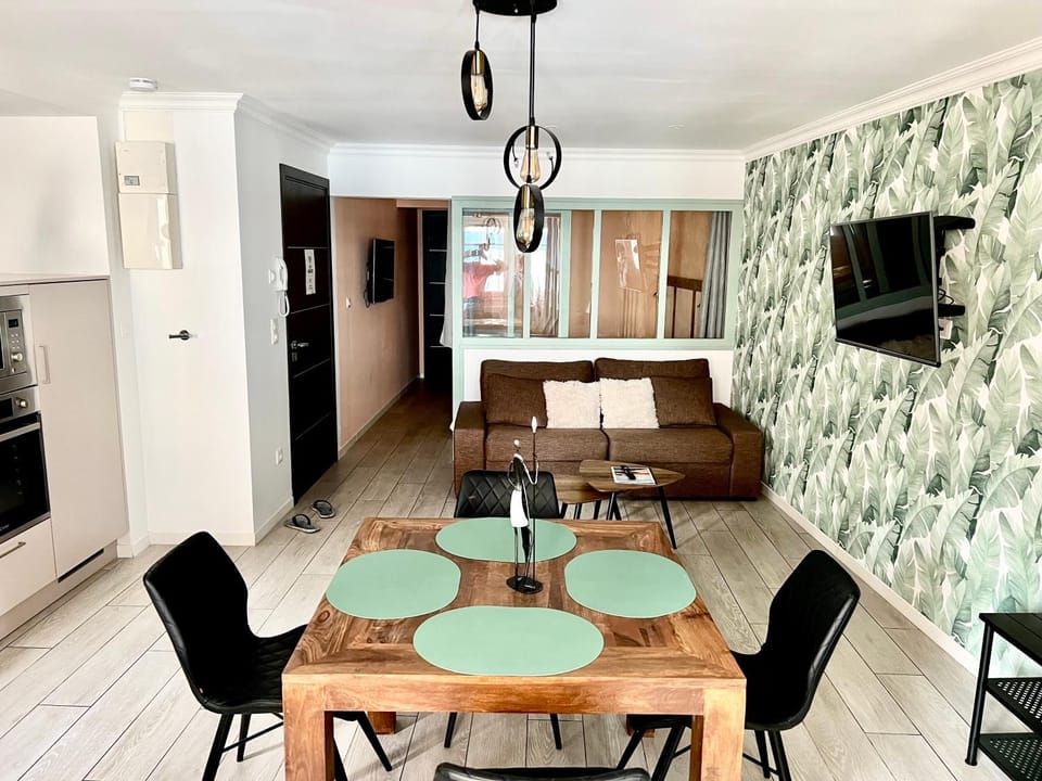 Living room, Dining area