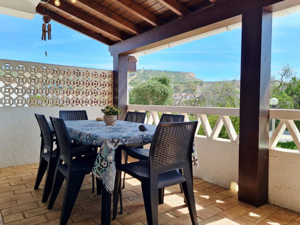Natural landscape, View (from property/room), Balcony/Terrace, Dining area, Mountain view