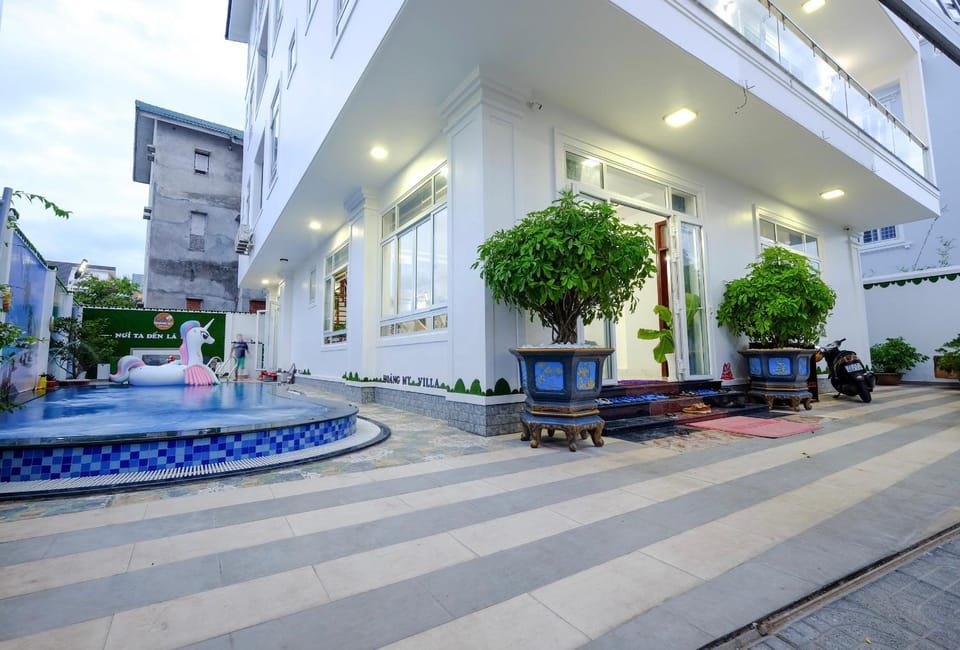 Property building, Patio, Facade/entrance, Swimming pool