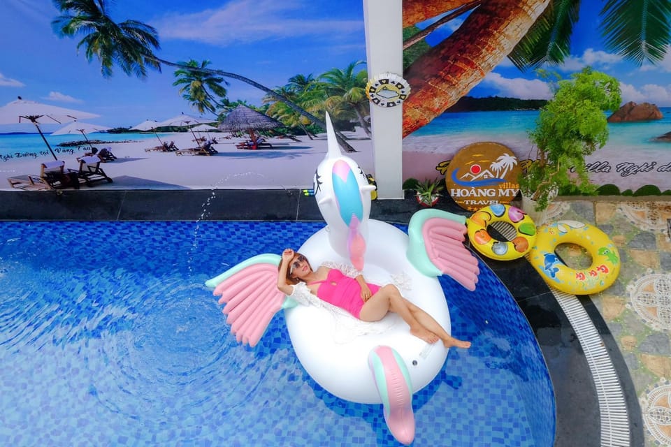 Swimming pool, Drinks, Alcoholic drinks, children