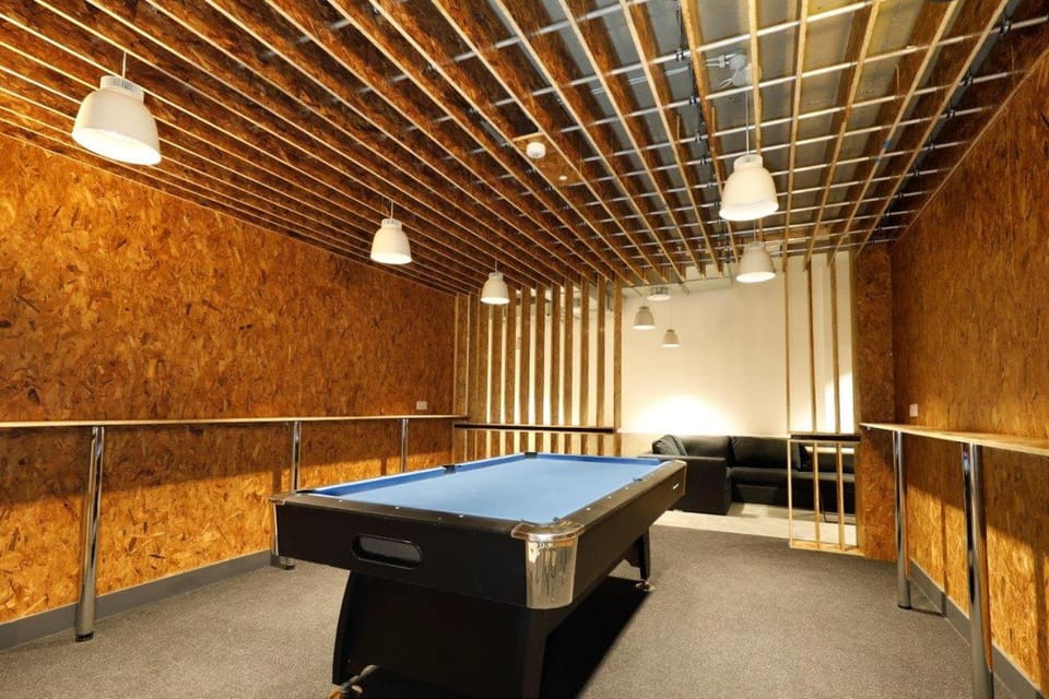Billiard, Game Room