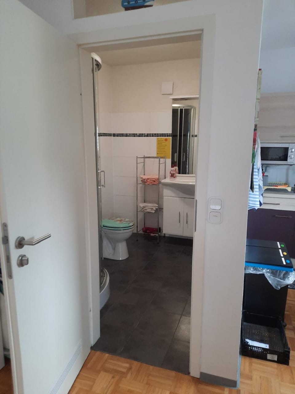 Bathroom, Photo of the whole room