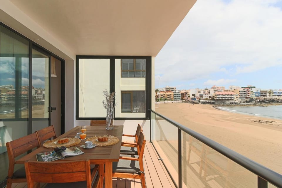 Extra Luxurious Apartment on the Beachfront. Apartment in Gran Canaria