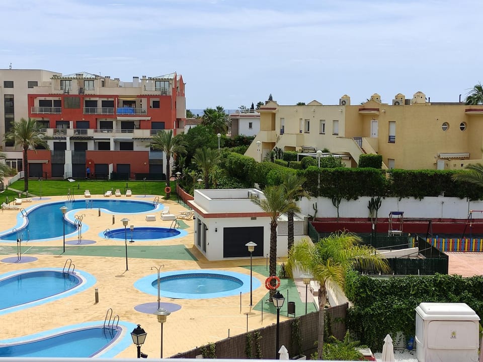 Pool view, Location