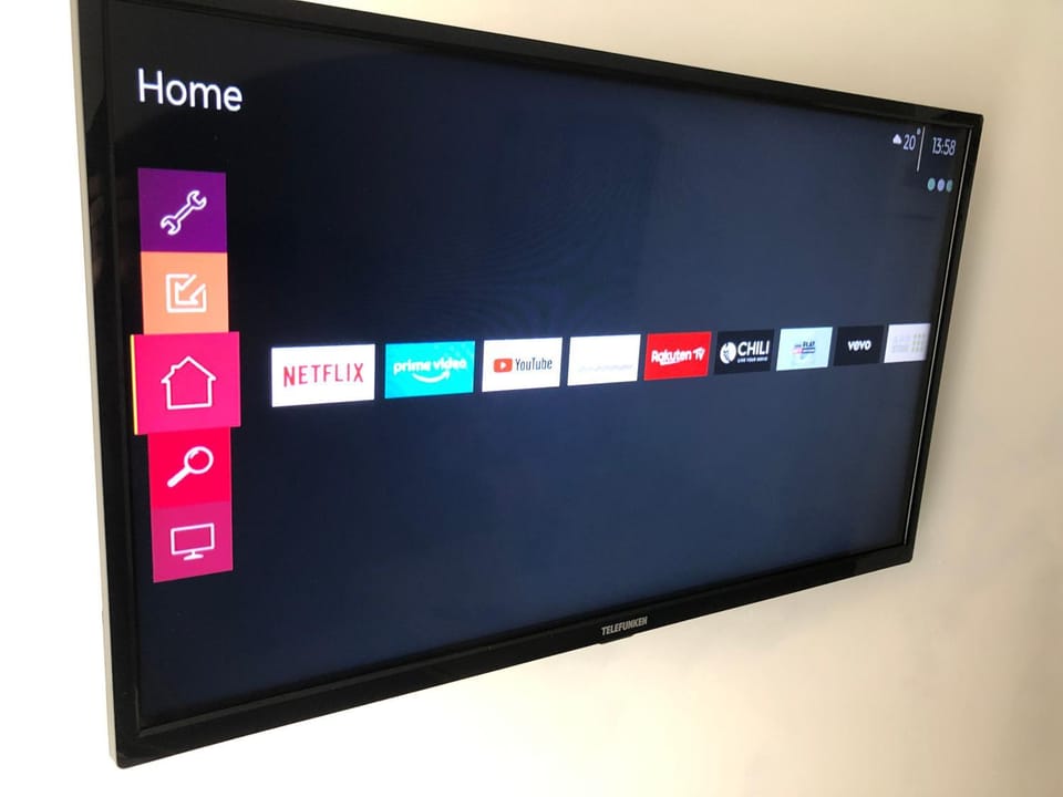 Communal lounge/ TV room