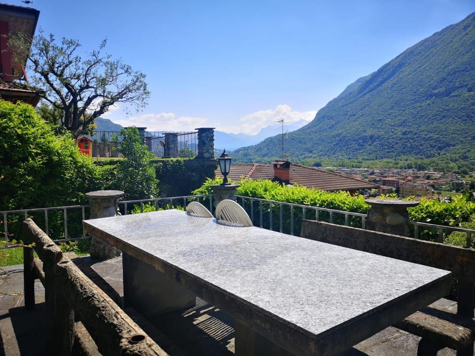 BBQ facilities, Dining area, Mountain view