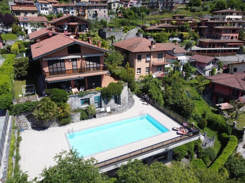 Due laghi – Studio Apartment with Pool Apartment in Porlezza