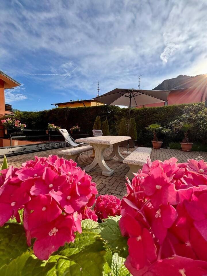Due laghi – Studio Apartment with Pool Apartment in Porlezza