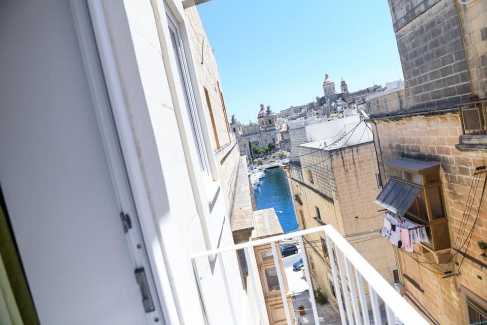 Balcony/Terrace, City view, Street view