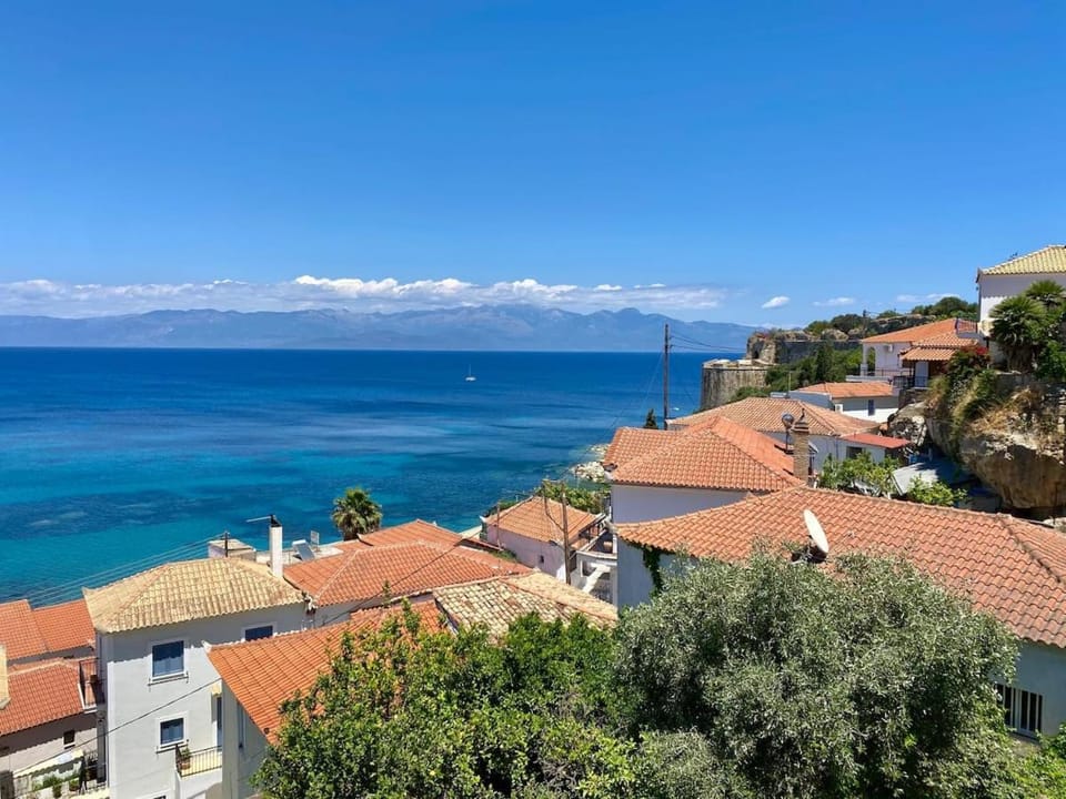 Blu Blu apartment with castle view Apartment in Messenia