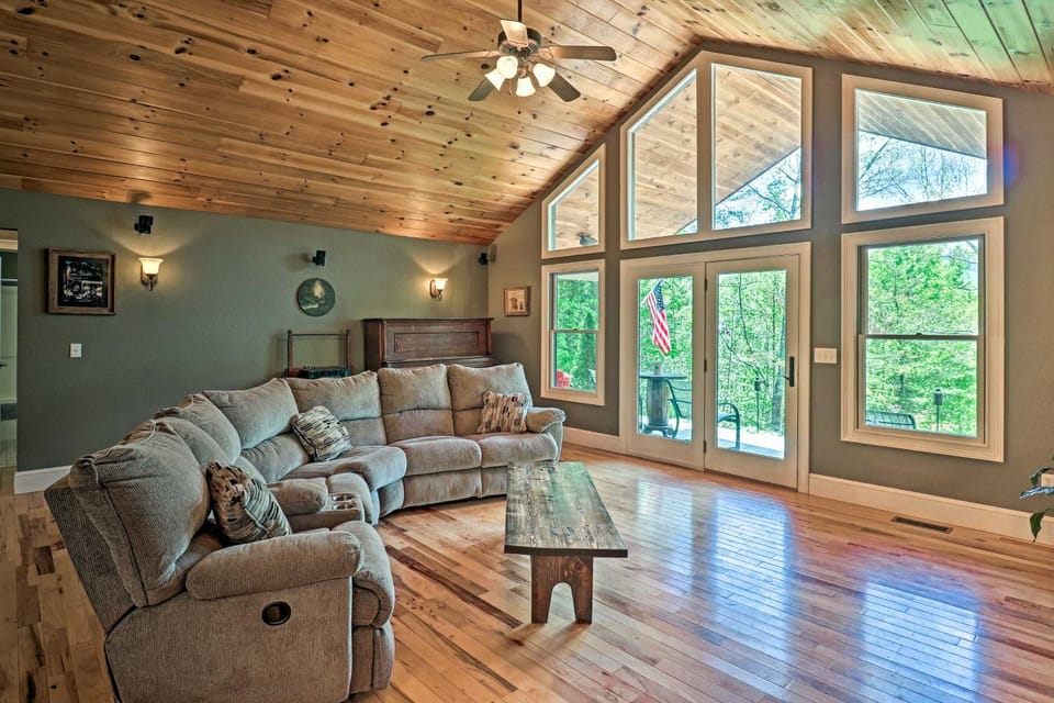 Private Bryson City Ranch Retreat w/ Mtn Views! House in Bryson City