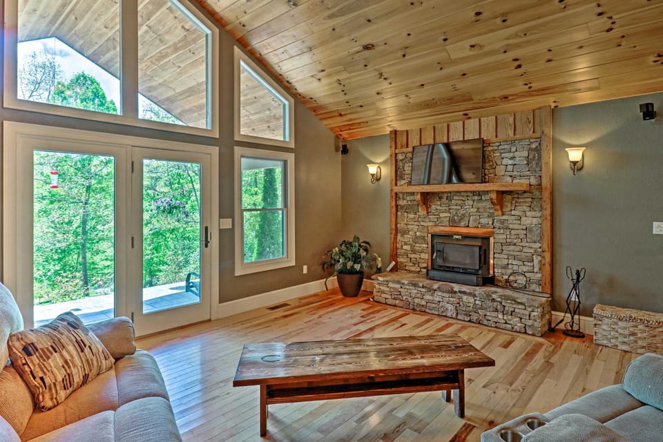 Private Bryson City Ranch Retreat w/ Mtn Views! House in Bryson City